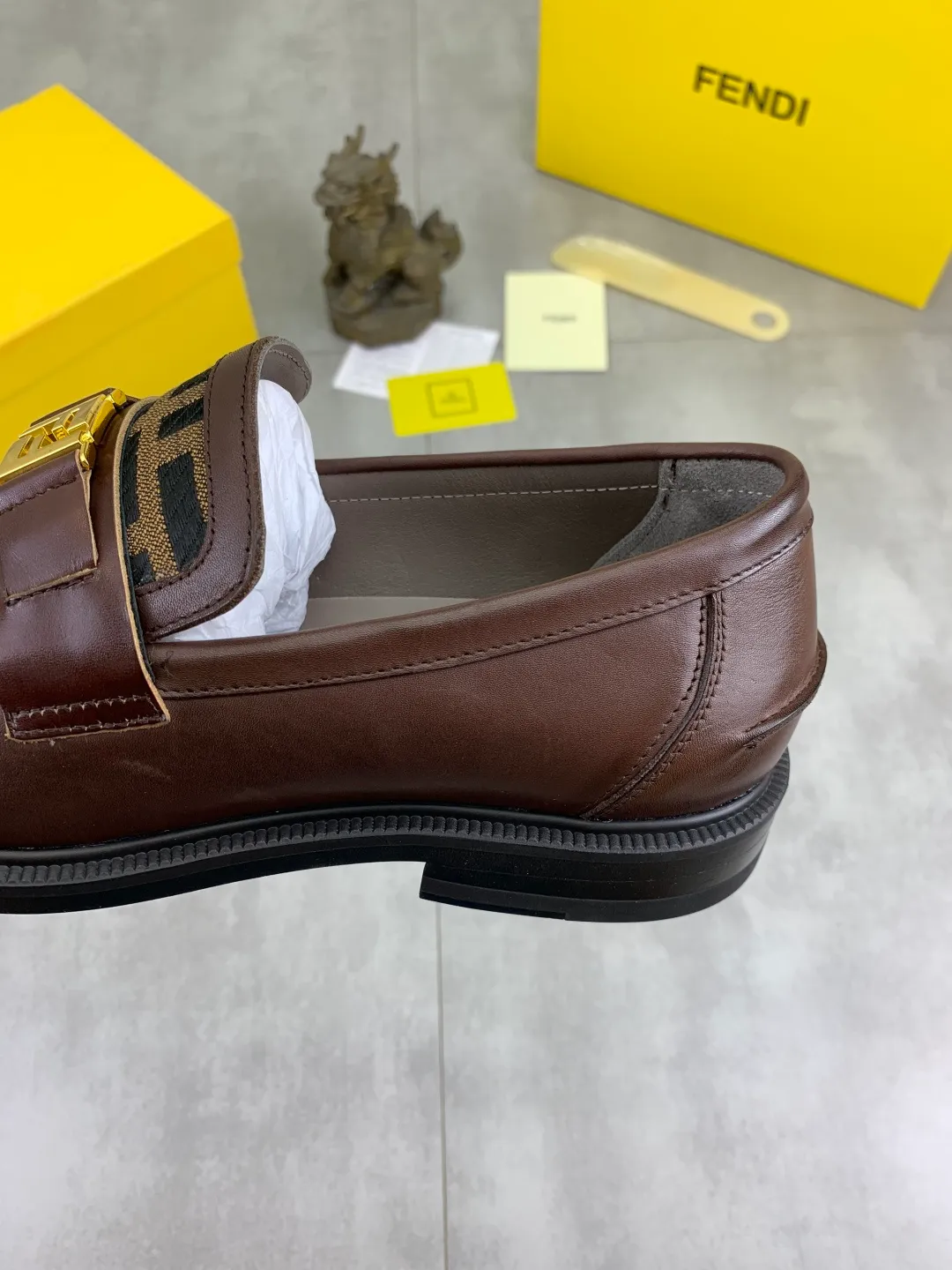 ​Men's shoes 💰P480💰[New model] Water dyed cowhide 🆘 The latest FENDI (Fendi) new casual leather shoes 🕶️🕶️Simple routing effect, showing an elegant and cool driving shoe 🎬Made of Italian 🇮🇹 imported calfskin + first-layer water-dyed cowhide lining🐂Excellent material🎬Detailed workmanship 🤗Comfortable foot feel➰➰. ​Pair it with any outfit to show your taste and temperament, low-key luxury ♻️Design ​simple and elegant ​noble and fashionable 🍃​Very loved and favored by trendy men 💓❤️Size: 38-44 2⃣️colors available